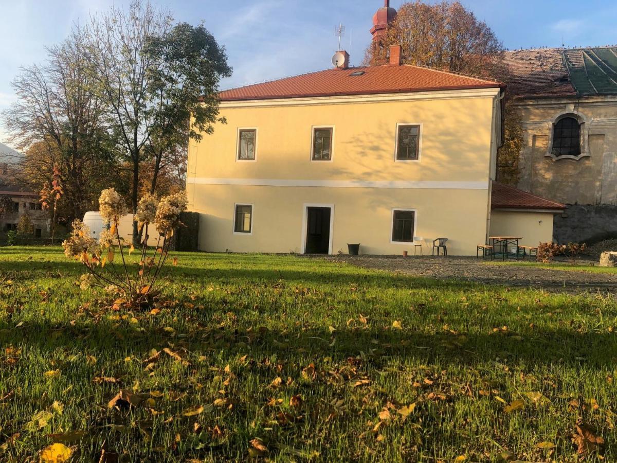 Penzion Fara Pod Milesovkou Velemin Exterior photo